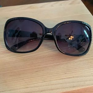 Brand new and gorgeous Oscar De La Renta sunglasses!!!